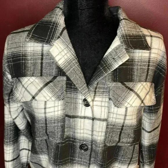 No Boundaries NOBO Juniors Small Plaid Button Up Flannel Shirt - Picture 3 of 6